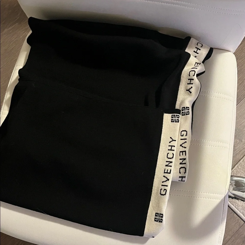 Givenchy Black Wool Scarf - Picture 1 of 4